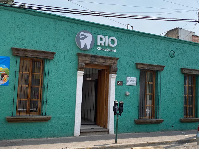 Fachada verde de Clínica Dental Rio en Cuauhtémoc 20, Tonalá Centro